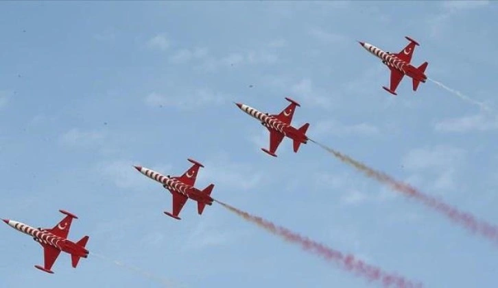 Türk Yıldızları, Şanlıurfa'da gösteri uçuşu yaptı