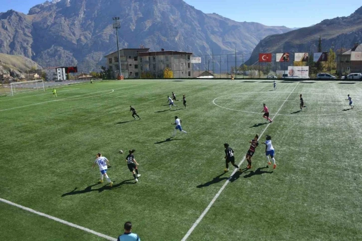 Turkcell Kadın Futbol Süper Ligi: Hakkari Kadın Gücü: 2 - Fatih Vatan Spor: 2
