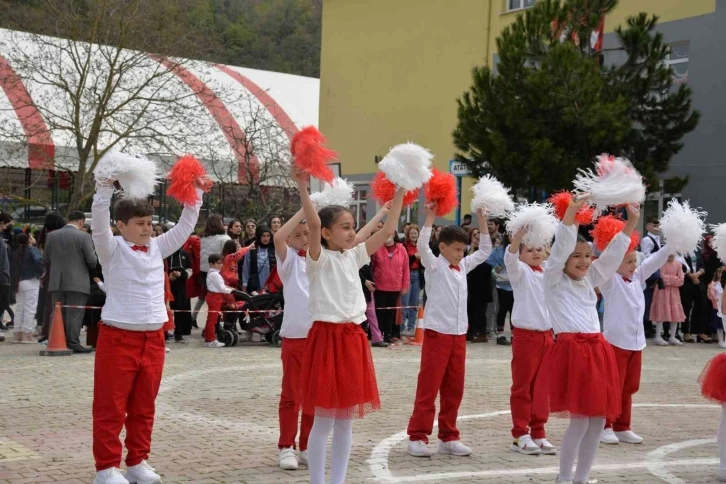 Türkeli’de 23 Nisan coşkusu
