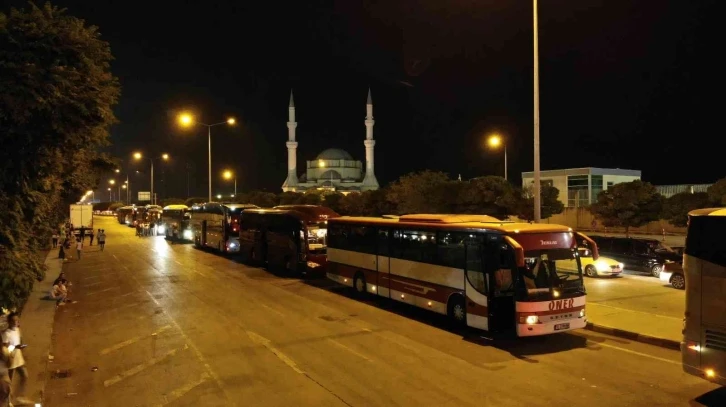 Türkiye’de alışveriş sonrası dönüşe geçen Bulgarlar gümrükte yoğunluk oluşturdu
