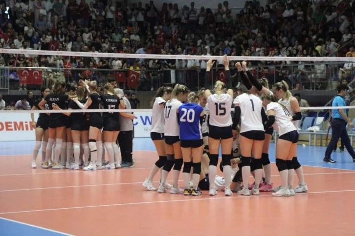 Türkiye İşitme Engelliler Voleybol Kadın Milli Takımı, Avrupa ikincisi oldu
