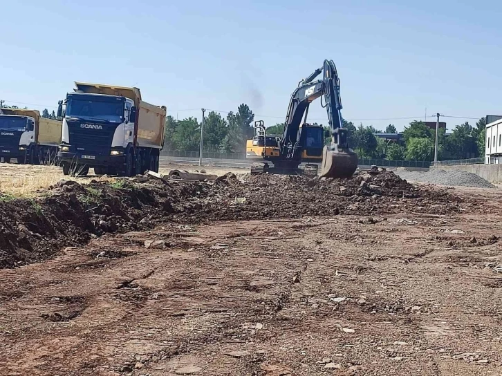 Türkiye’nin en büyük mahallesinin çehresi yeni yollarla değiştiriliyor
