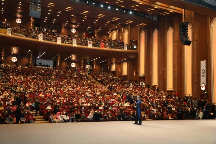 Türkiye’nin ilk astronotu Gaziantep’te öğrencilerle buluştu