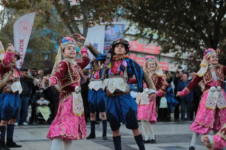 Türkiye’nin renkleri Denizli’de buluştu
