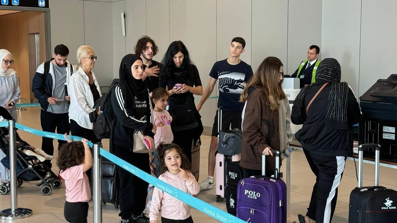 Türkiye'ye dönüş deniz yoluyla başladı! Türk vatandaşları tahliye ediliyor