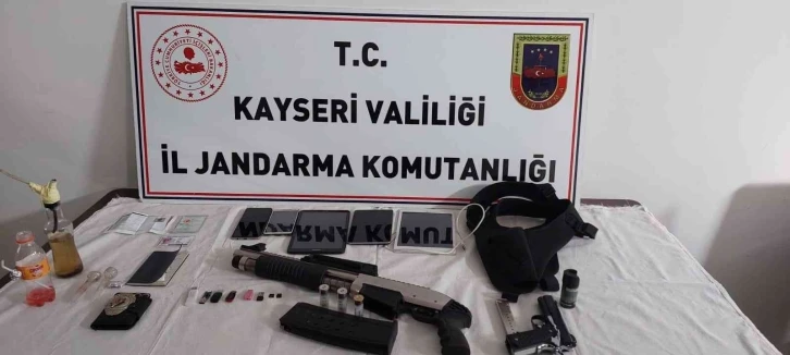 Türkiye’ye kaçak yollardan giren PKK’lı jandarmadan kaçamadı
