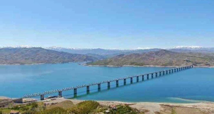 Türkiye’nin en uzun demir yolu köprüsü Elazığ’da