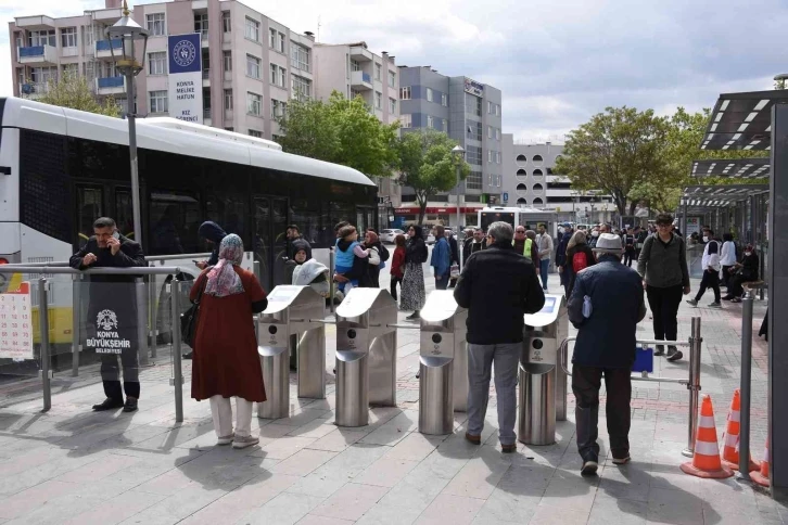 Turnikeli otobüs durağı ile trafik güvenliği arttı, bekleme süresi azaldı
