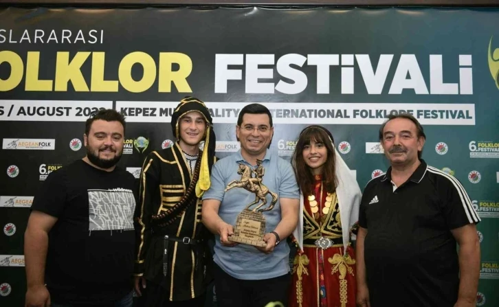 Tütüncü, Dünya’nın folklor renklerini ağırladı
