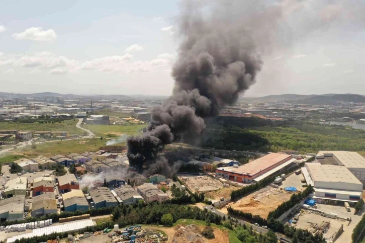 Tuzla’da fabrikada şiddetli patlama: fabrika alevlere teslim oldu
