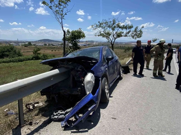 Tuzla’da otomobil bariyerlere ok gibi saplandı: 1 yaralı
