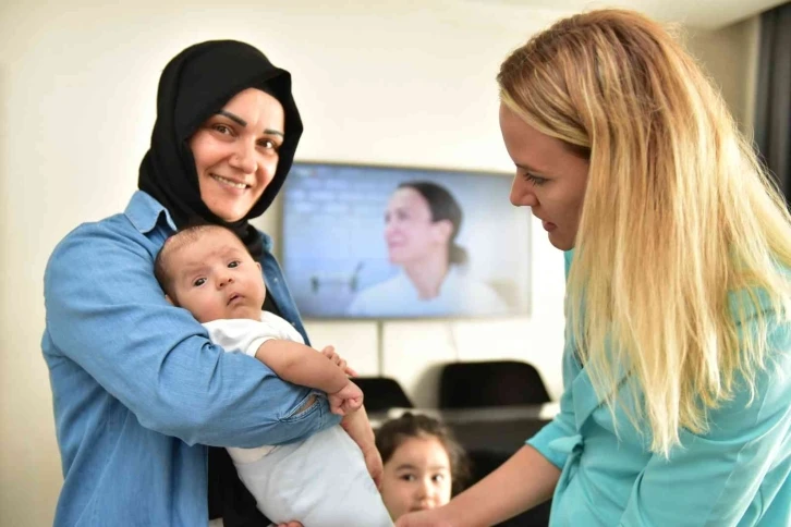 Tuzla’da yeni doğan bebeklere ilk hediyeleri Başkan Yazıcı’dan
