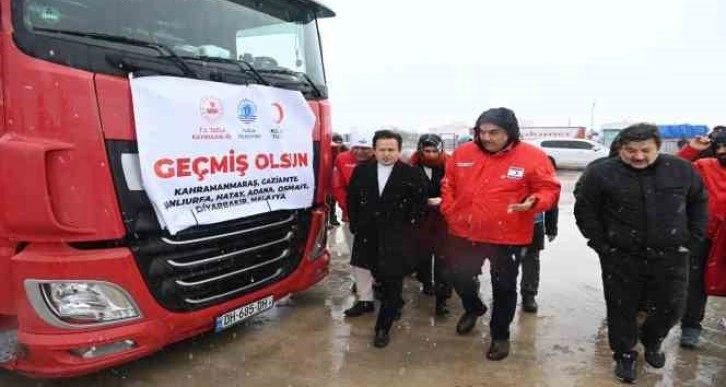 Tuzla’dan deprem bölgelerine 16 yardım tırı ve iş makineleri gönderildi