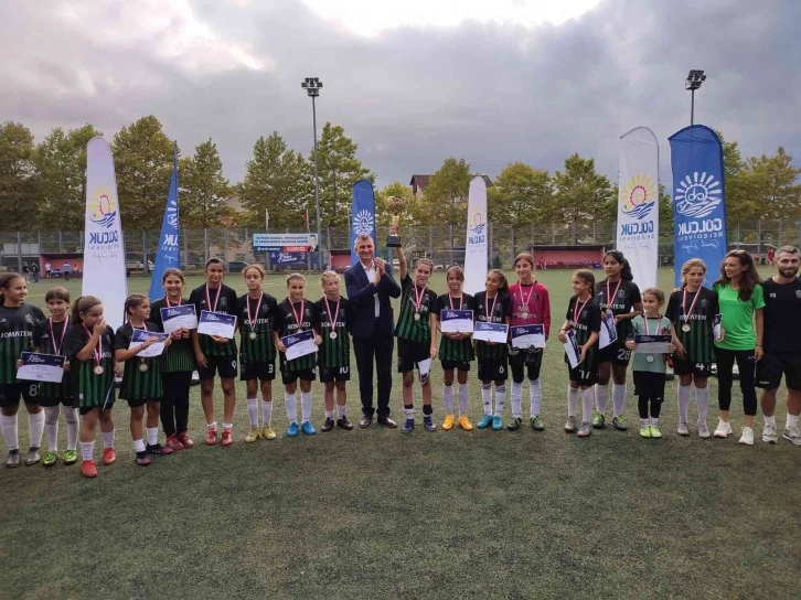 U-13 Kız Futbol Turnuvası’nın Kocaeli Kadın Futbol’u şampiyon oldu
