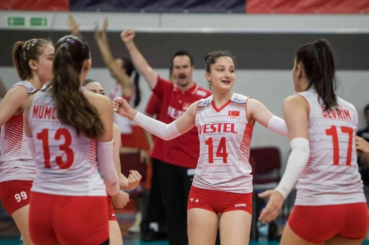 U17 Milli Voleybol Takımı üst üste ikinci kez Avrupa ikincisi
