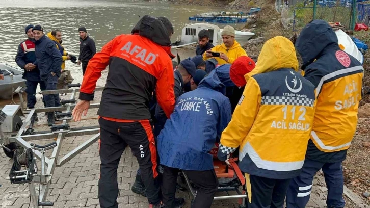 Uçurumdan düşen vatandaş 19 saat süren operasyonla kurtarıldı
