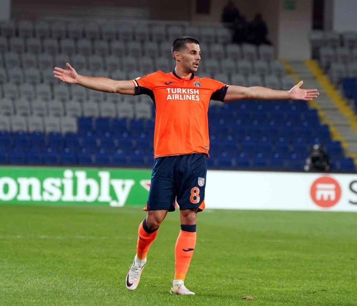 UEFA Avrupa Konferans Ligi: Medipol Başakşehir: 2 - FK Rigas: 0 (İlk yarı)
