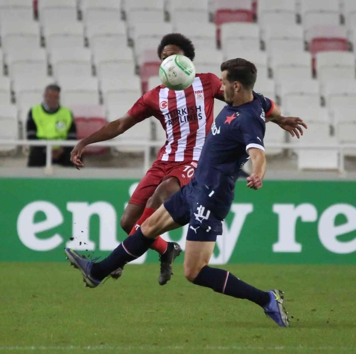 UEFA Avrupa Konferans Ligi: Sivasspor: 1 - Slavia Prag: 1 (İlk yarı)
