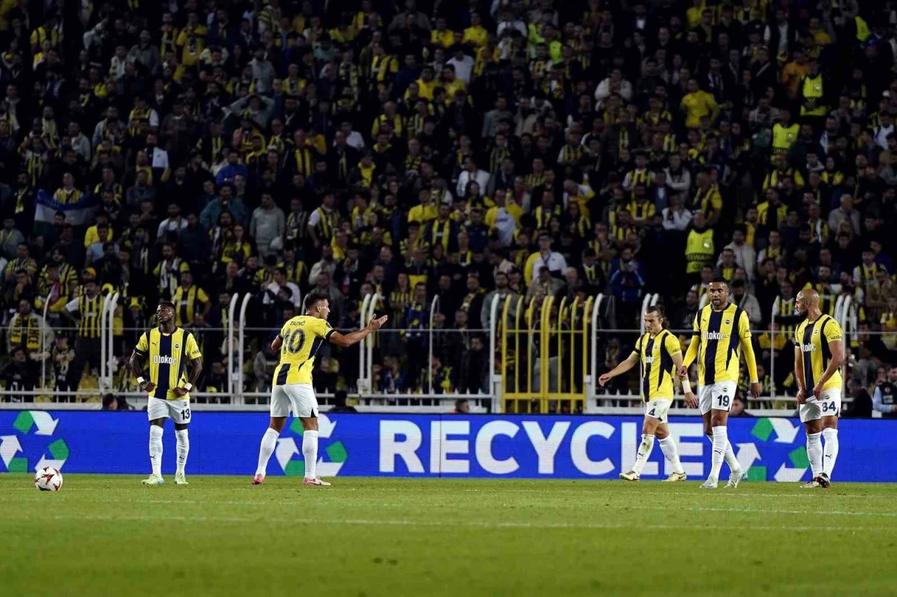 UEFA Avrupa Ligi: Fenerbahçe: 0 - Manchester United: 1 (İlk yarı)
