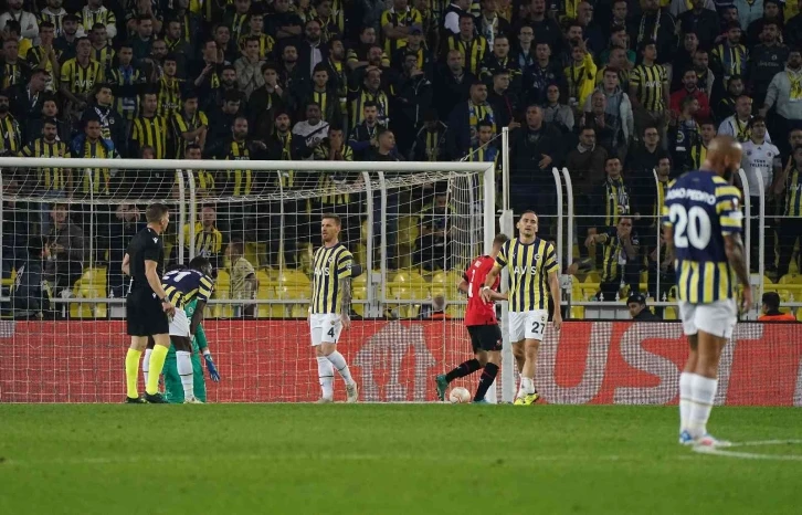 UEFA Avrupa Ligi: Fenerbahçe: 1 - Rennes: 3 (İlk yarı)

