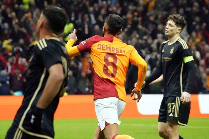 UEFA Avrupa Ligi: Galatasaray: 1 - Sparta Prag: 0 (İlk yarı)
