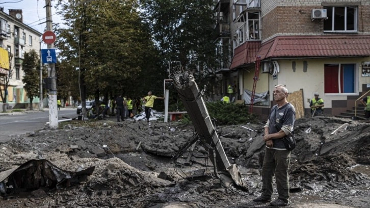 Ukrayna'da Donbas cephesine yakın Slavyansk şehri Rus güçlerince vuruldu