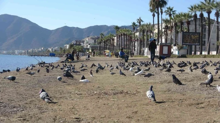 Ülkenin doğusunda kar, Marmaris’te deniz keyfi
