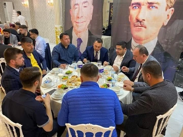 Ülkü Ocakları Bandırma’da iftar yemeğinde  biraraya geldi.
