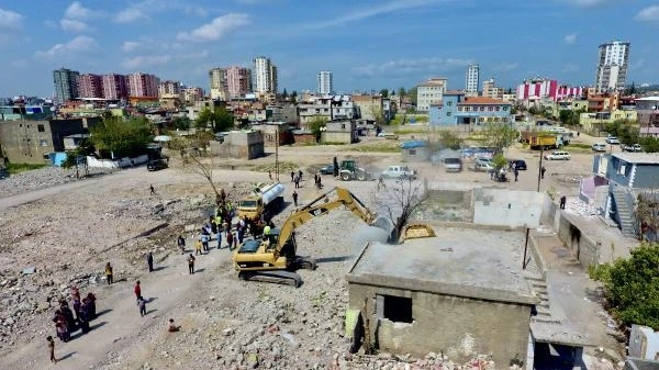 Ulubatlı Hasan Mahallesi’nde yıkım devam ediyor