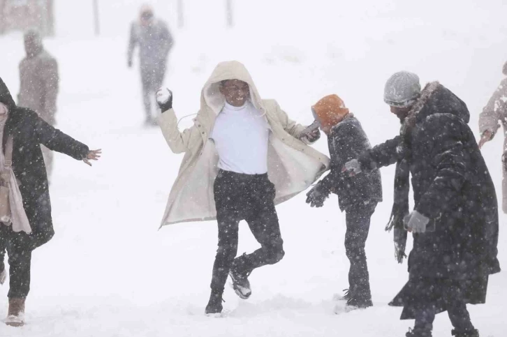 Uludağ’da kar sevinci
