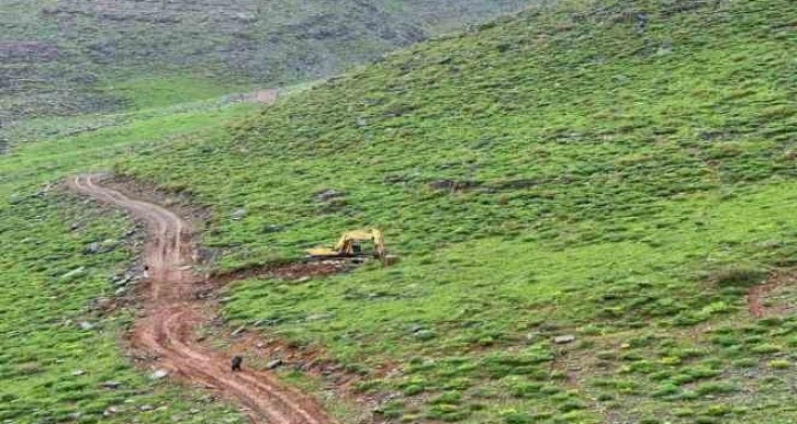 Uludere’de yayla yolları bir bir açılıyor