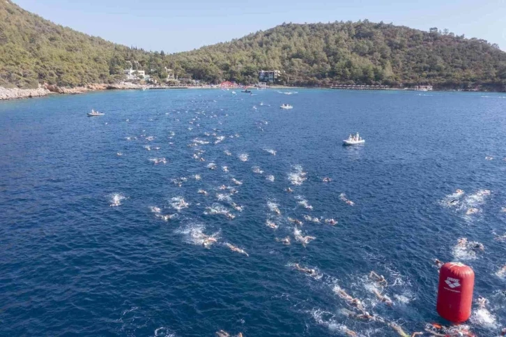 Uluslararası Arena Aquamasters Yüzme Şampiyonası’nda 2 bin 300 sporcu bir araya geldi
