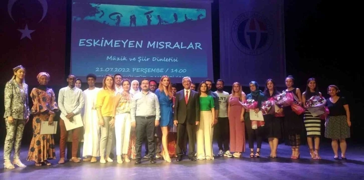 Uluslararası öğrencilerden Türkçe şiir dinletisi
