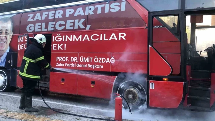 Ümit Özdağ’ın seçim otobüsünde korkutan yangın
