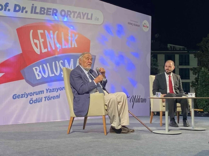 Ümraniye’de gençler İlber Ortaylı ile buluştu
