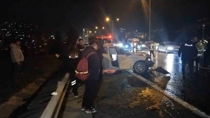 Ümraniye’de hatalı şerit değiştirme kazaya neden oldu: 2 yaralı
