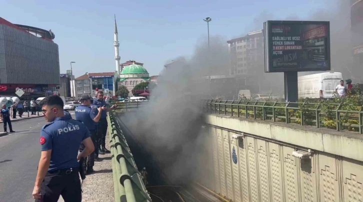 Ümraniye’de İETT otobüsü alev alev yandı
