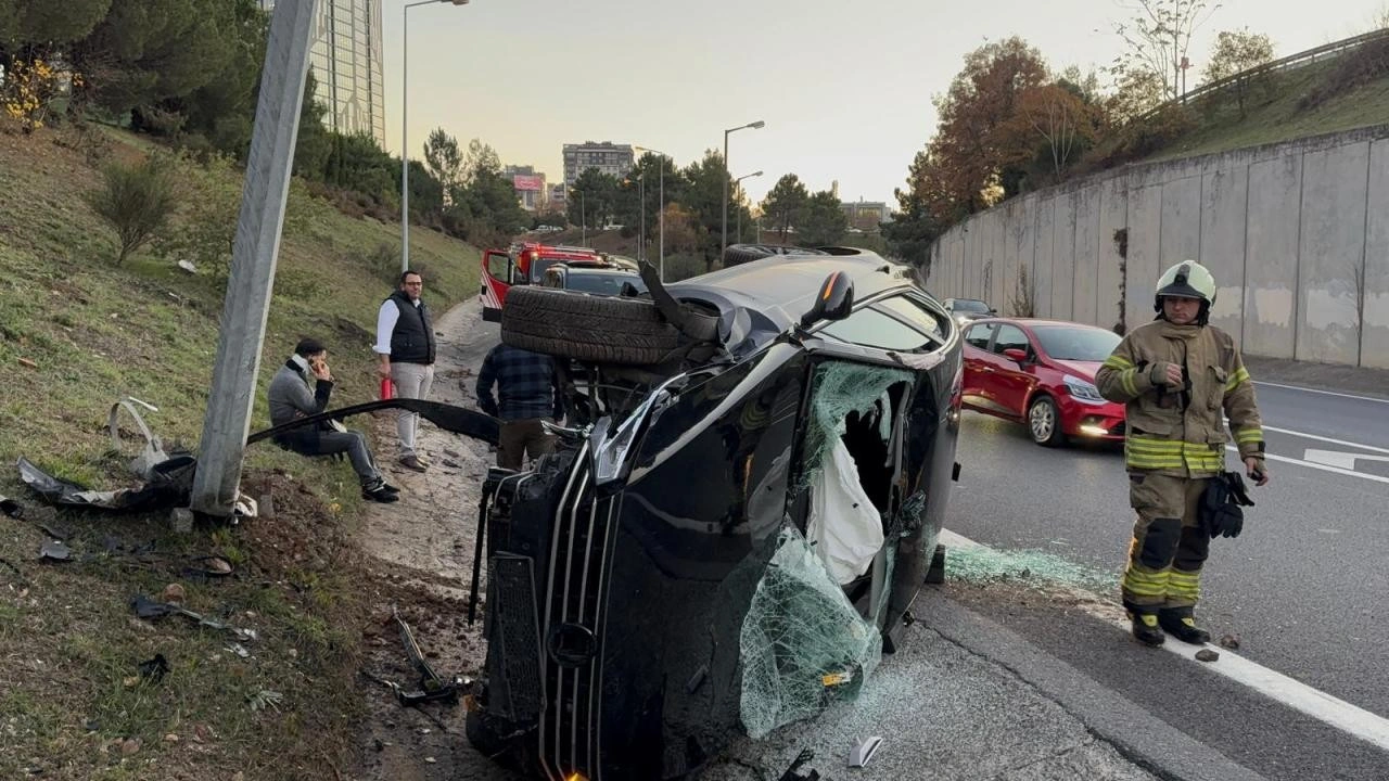 Ümraniye'de takla atan otomobilin sürücüsü yaralandı