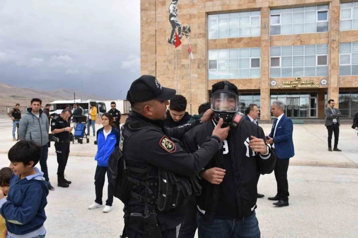 Üniversite öğrencileri emniyet birimlerini tanıdı
