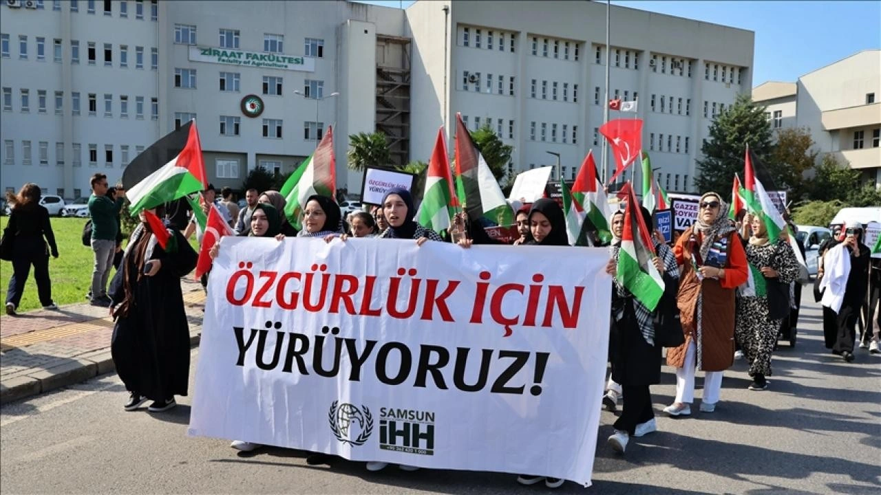 Üniversite öğrencileri İsrail'i protesto etti