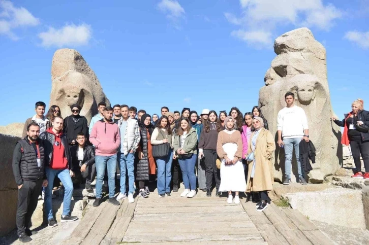 Üniversite öğrencileri kentin gönüllü tanıtım elçisi oldu
