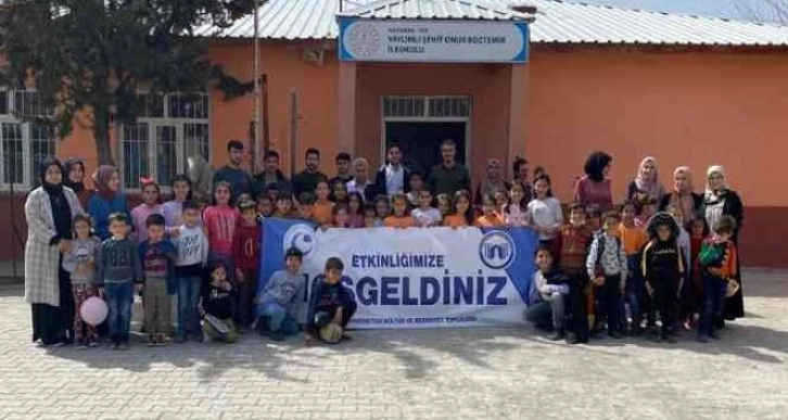 Üniversite öğrencileri köy okulunda kütüphane açtı