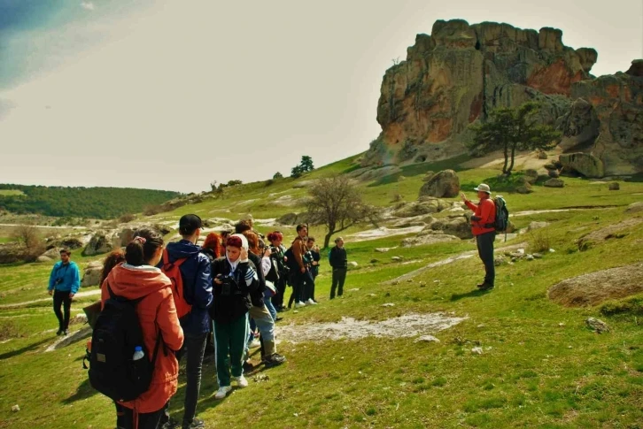 Üniversite öğrencilerinden Yazılıkaya’ya fotoğraf gezisi
