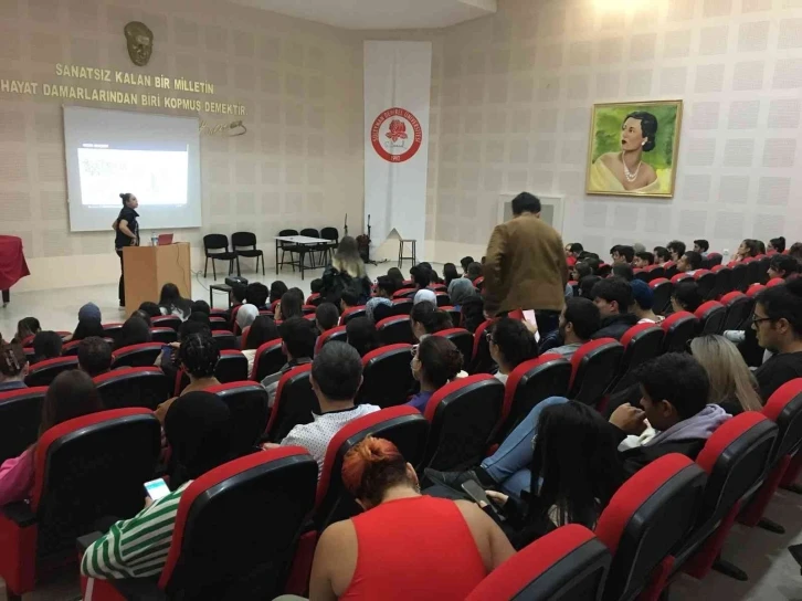 Üniversite öğrencilerine narkotik bağımlılığı konferansı
