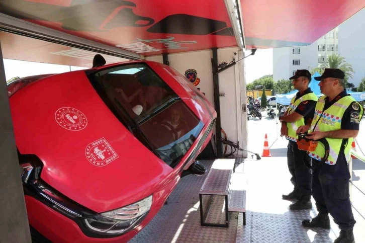 Üniversite öğrencilerine trafik güvenliği anlatıldı
