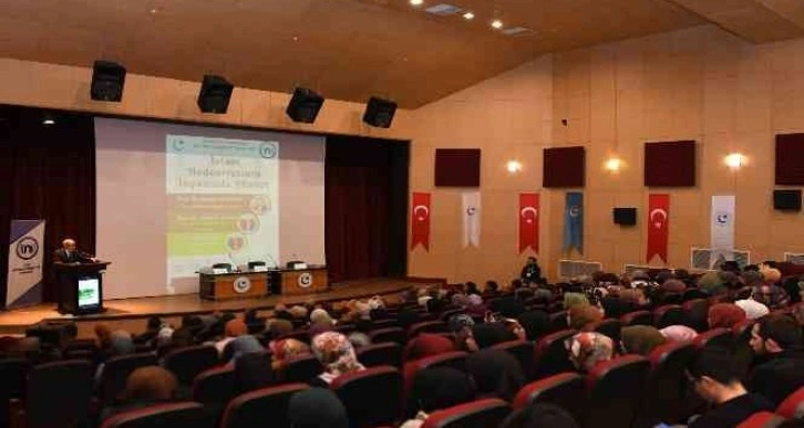 Üniversitede, “İslam medeniyetinin inşasında sünnet” paneli düzenlendi