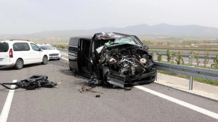 Ünlü oyuncunun oğlu trafik kazası geçirdi! Yaralılar hastaneye kaldırıldı