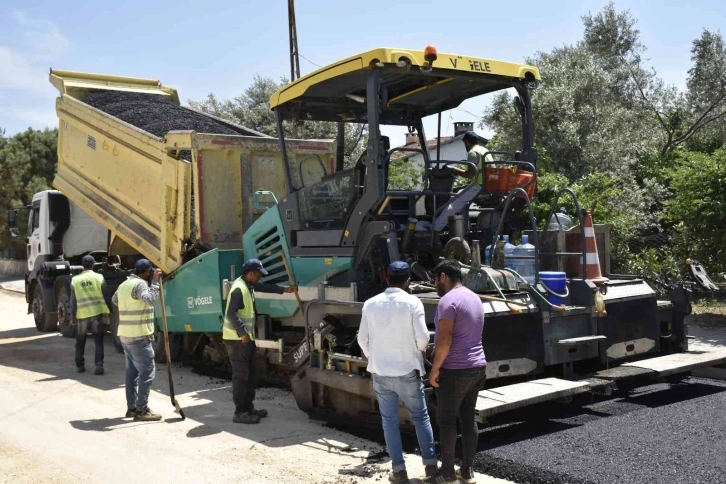 Urla Belediyesi kentte asfaltlama çalışmalarına hız verdi
