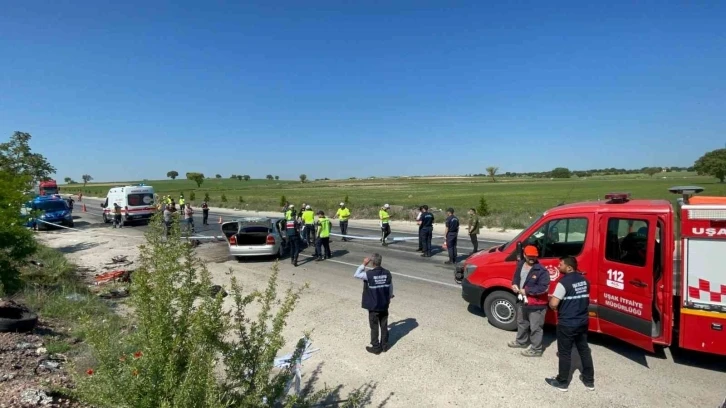 Uşak’ta hamile kadın ve annesi feci kazada hayatını kaybetti
