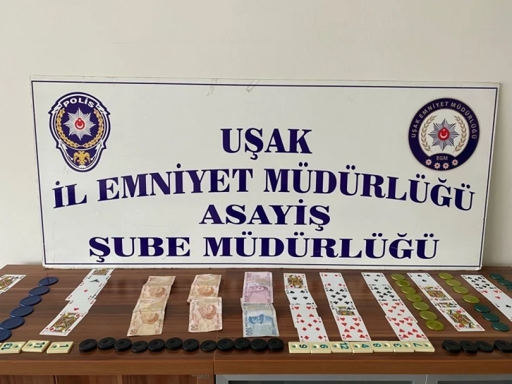 Uşak’ta kumar oynayan 3 kişiye para cezası kesildi
